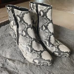 Naturalizer Tiana Bootie Alabaster Snake Print Womens 8 Boots